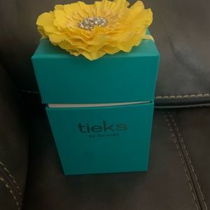 Size 9 black Tieks